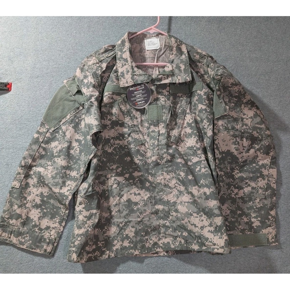 US Army ACU Combat Jacket L Regular Defender M Flame Resistant Digital Camo NWT
